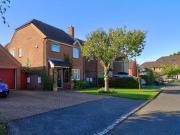 4 Bedroom House Surrey Great London LS94893299