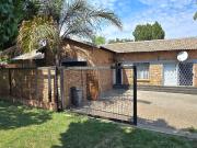 4 Bedroom House Rented in Eldoraigne