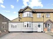 4 bedroom House to rent, Dale View Crescent, Chingford,...