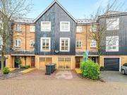 4 bedroom House to rent, Imperial Way, Hemel Hempstead,...