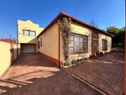 4 bedroom house with a big office on top