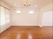 4 bedroom house With A Swimming Pool!