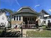 4 bedroom in Milwaukee Wisconsin 53206