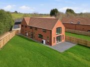 4 bedroom link detached house for sale