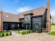 4 bedroom link detached house for sale