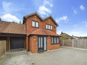4 bedroom link detached house for sale