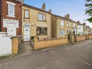 4 bedroom link detached house for sale