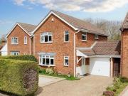 4 Bedroom Link Detached House For Sale In Bedford