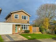4 bedroom link detached house for sale in Cameron Close...