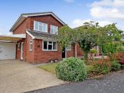 4 bedroom link detached house to rent