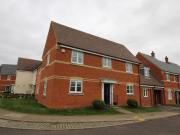 4 bedroom link detached house to rent