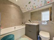 4 bedroom link detached house to rent