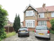 4 Bedroom Maisonette For Rent In Southgate, London