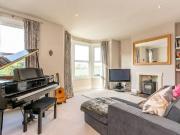 4 bedroom maisonette to rent