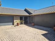 4 bedroom on the market in verwoerdpark