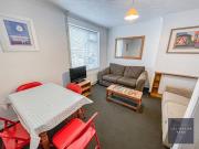 4 bedroom private hall to rent