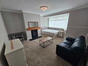 4 bedroom private hall to rent