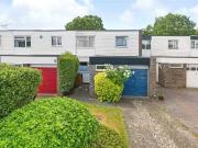 4 bedroom property to let in Canterbury Close,...