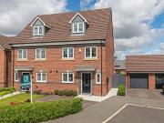 4 Bedroom Semi Detached House