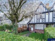 4 Bedroom Semi detached House For Rent In Acton, Ealing