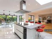 4 bedroom semi detached house for rent in Antrim Road,...