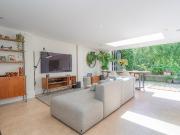 4 bedroom semi detached house for rent in Hampstead...