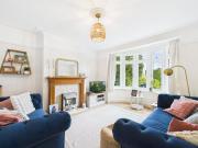 4 bedroom semi detached house for rent in Henley Road,...