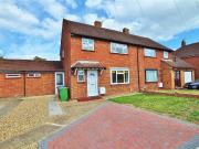 4 bedroom semi detached house for rent in Maple Grove,...
