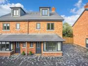 4 bedroom semi detached house for rent in Mayflower Way,...