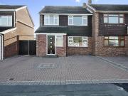 4 bedroom semi detached house for rent in Peveril Drive,...
