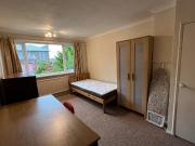 4 bedroom semi detached house for rent in Queens Road,...