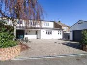 4 bedroom semi detached house for rent in Station Road,...