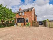 4 bedroom semi detached house for rent in Three Elm...