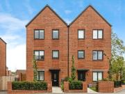 4 bedroom semi detached house for rent in Varley Street,...