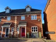 4 bedroom semi detached house for rent in Walden Croft,...