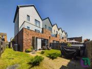 4 bedroom end of terrace house for sale