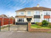 4 Bedroom Semi detached House For Sale In Bedford,...