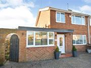 4 bedroom semi detached house for sale in Valley Road,...