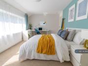 4 bedroom semi detached house to rent