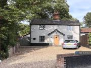 4 bedroom semi detached house to rent