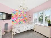 4 bedroom semi detached house to rent