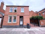 4 bedroom semi detached house to rent