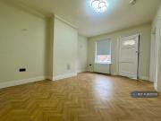 4 bedroom semi detached house to rent