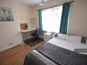 4 bedroom semi detached house to rent