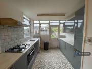 4 bedroom semi detached house to rent