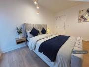 4 bedroom semi detached house to rent