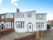 4 bedroom Semi Detached House to rent, Kingsway,...