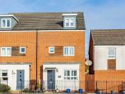 4 bedroom semidetached house for sale in Skinners Croft...