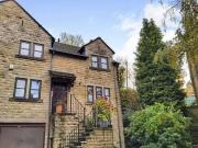 4 bedroom semidetached house for sale in Sykes Close...