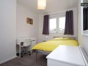 4 Bedroom Shared Living/roommate London London 54189763